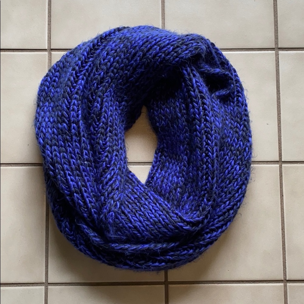 Mission chunky knit infinity scarf